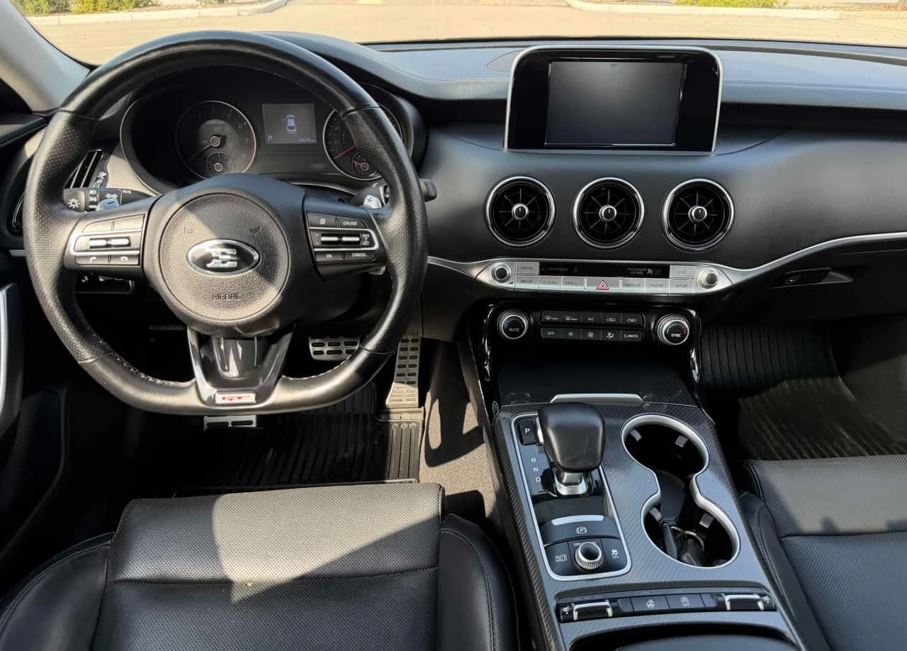 Kia Stinger  GT / CARFAX /3.6/CARPLAY, снимка 11 - Автомобили и джипове - 55702021