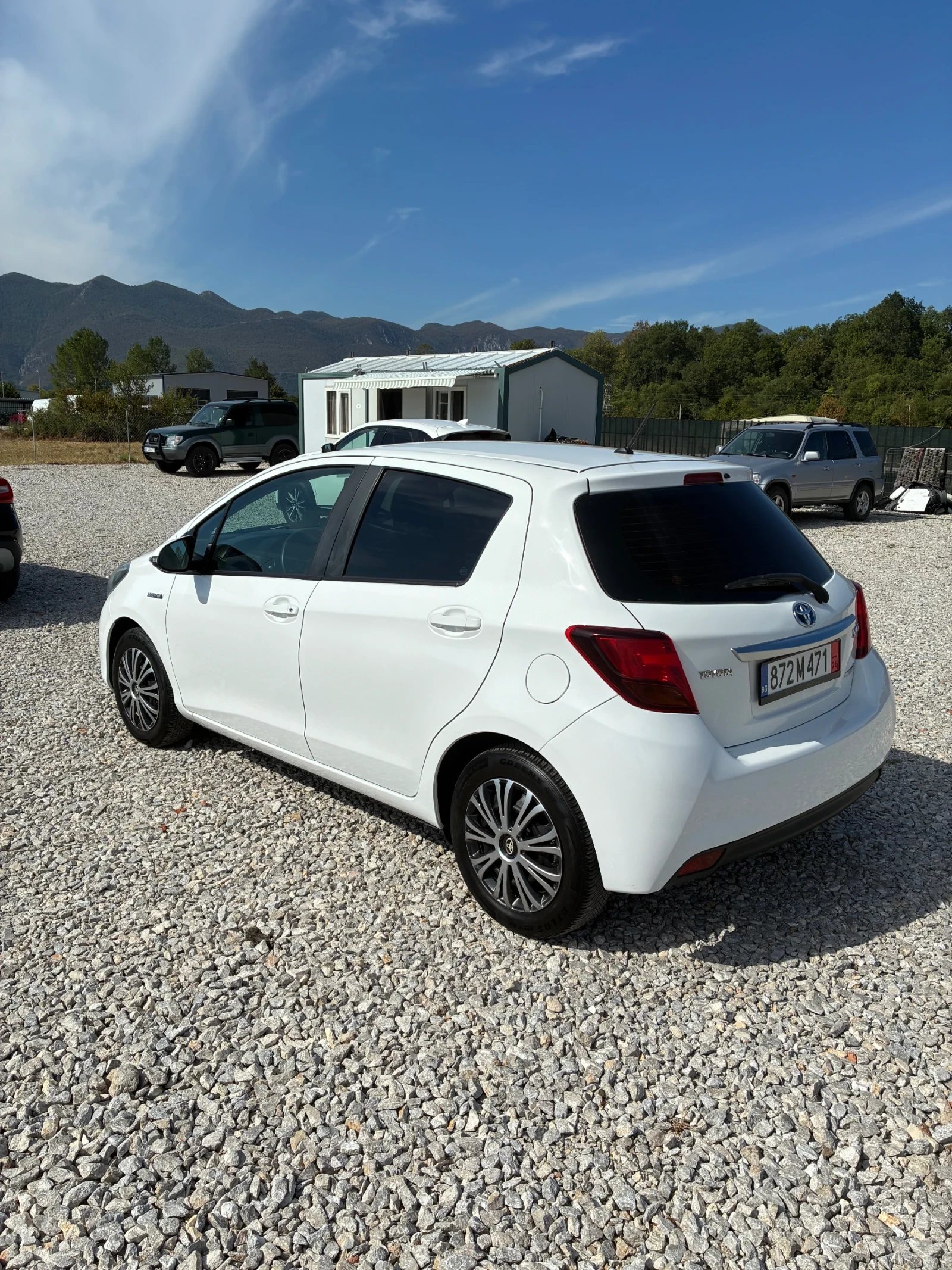 Toyota Yaris 1.5 E-CVT Hybrid Aut. 73ps, снимка 2 - Автомобили и джипове - 55937319