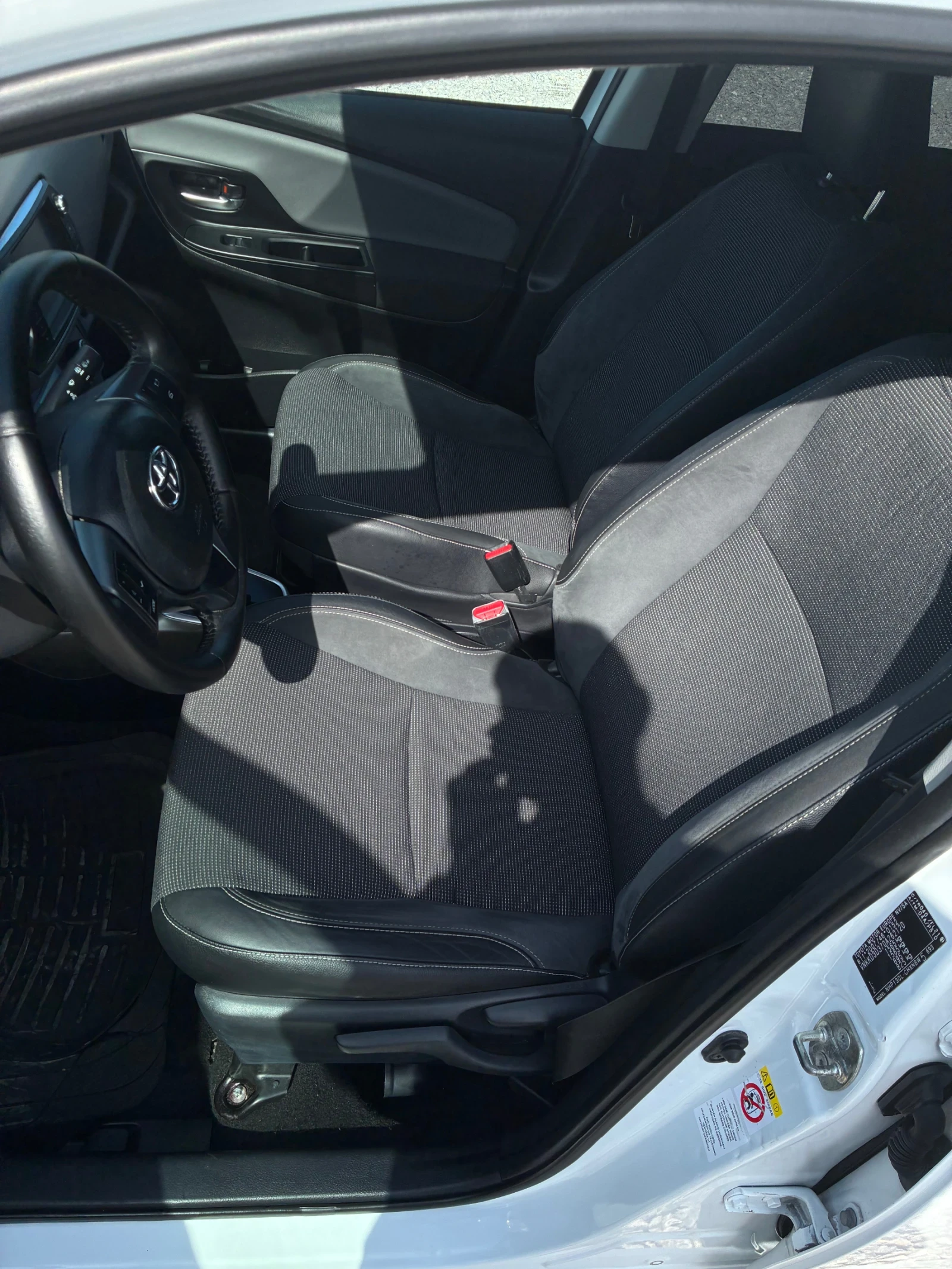Toyota Yaris 1.5 E-CVT Hybrid Aut. 73ps, снимка 9 - Автомобили и джипове - 55937319