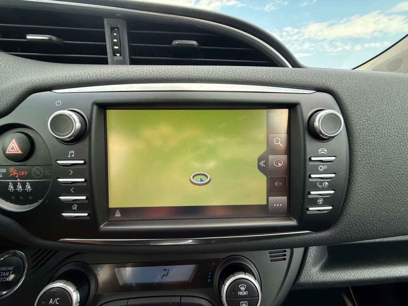 Toyota Yaris 20 - ANNIVERSARY  , FACELIFT , ШВЕЙЦАРИЯ, снимка 8 - Автомобили и джипове - 55944074
