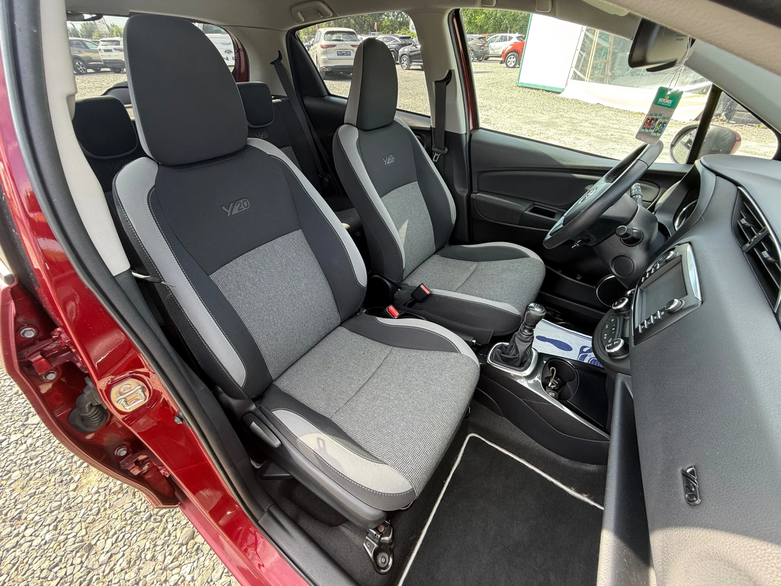 Toyota Yaris 20 - ANNIVERSARY  , FACELIFT , ШВЕЙЦАРИЯ, снимка 10 - Автомобили и джипове - 55944074