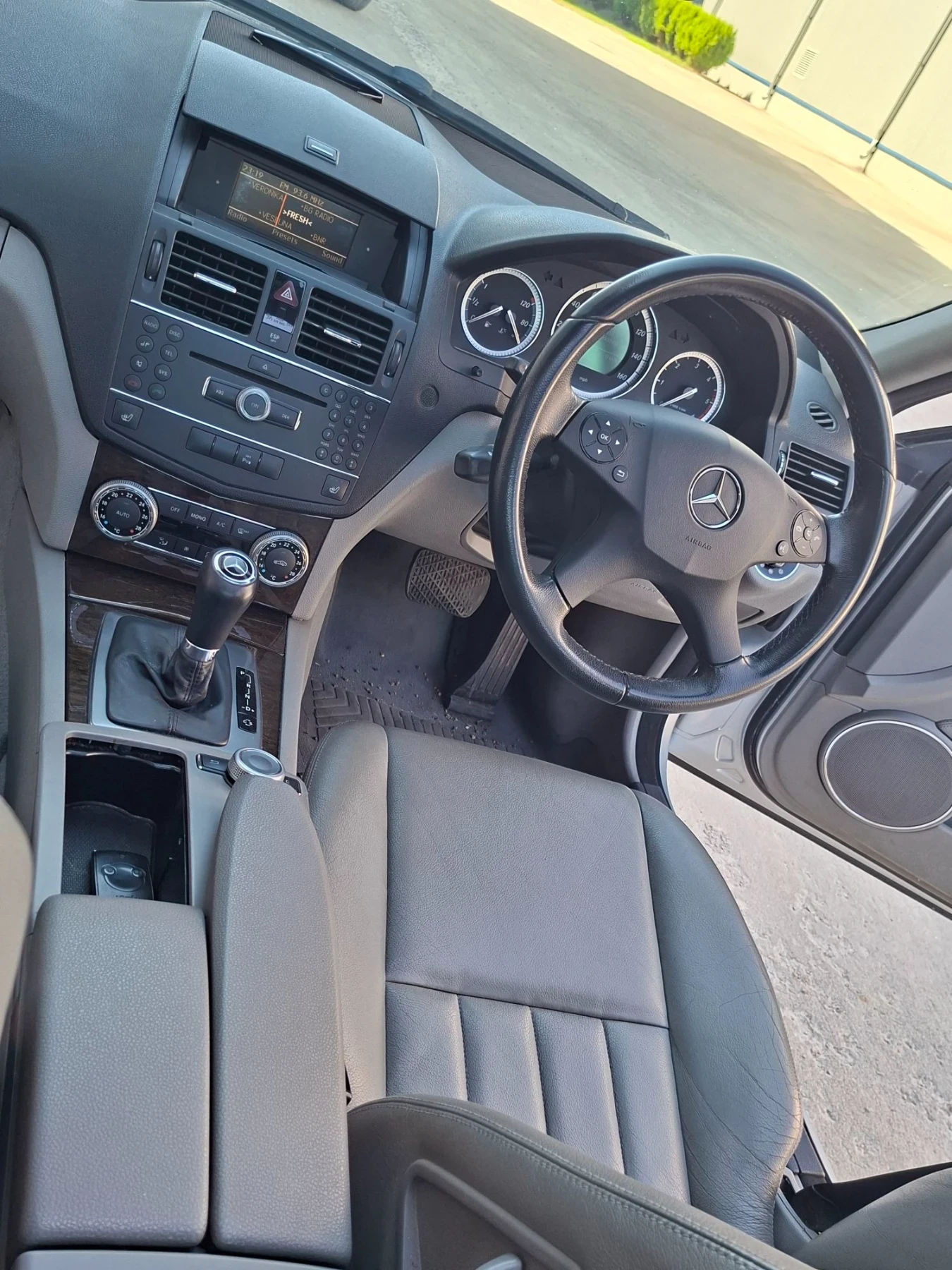 Mercedes-Benz C 320, снимка 9 - Автомобили и джипове - 56067586