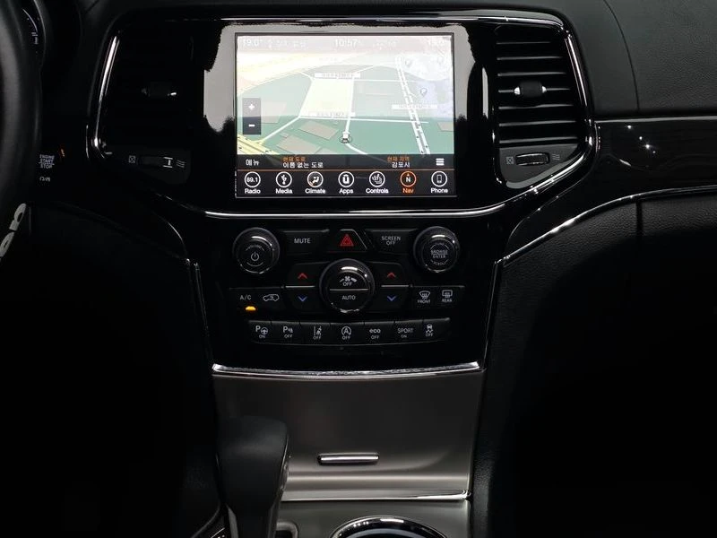 Jeep Cherokee 3.6 Overland| 295к.с.| ВКЛ.ТЕХНОТЕСТ, снимка 13 - Автомобили и джипове - 55130380