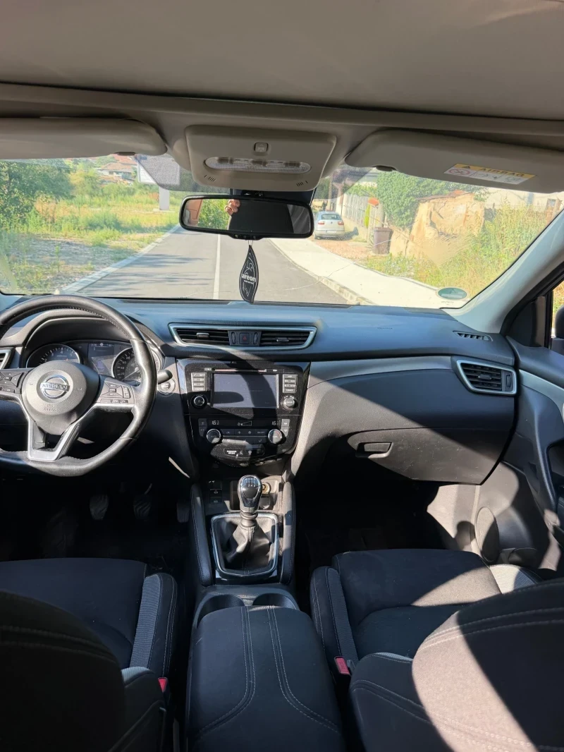 Nissan Qashqai 1.2 DIG-T, снимка 11 - Автомобили и джипове - 56619667