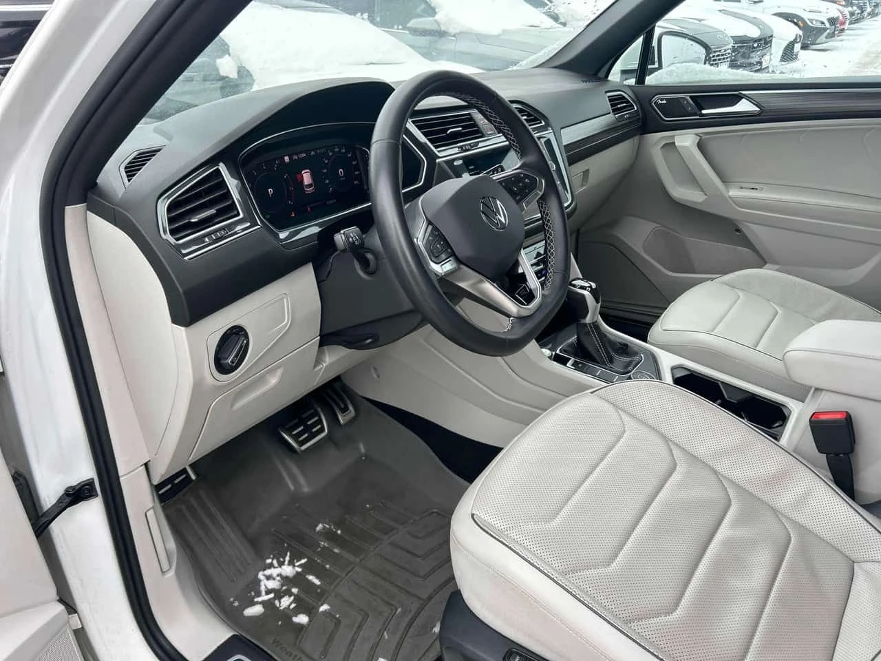 VW Tiguan  Highline R Line/Кожа/Подгрев/Панорама/Дистроник - изображение 6