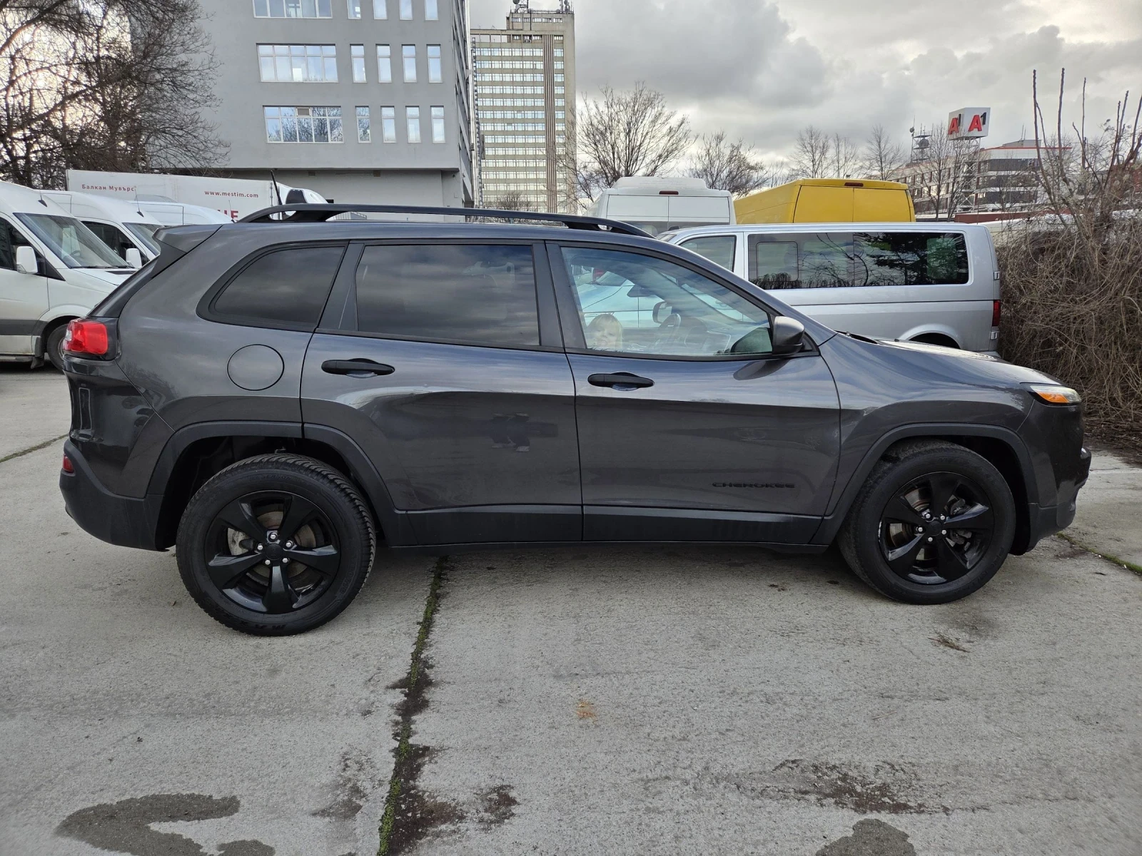 Jeep Cherokee Automatic /Nato car, снимка 5 - Автомобили и джипове - 54087042