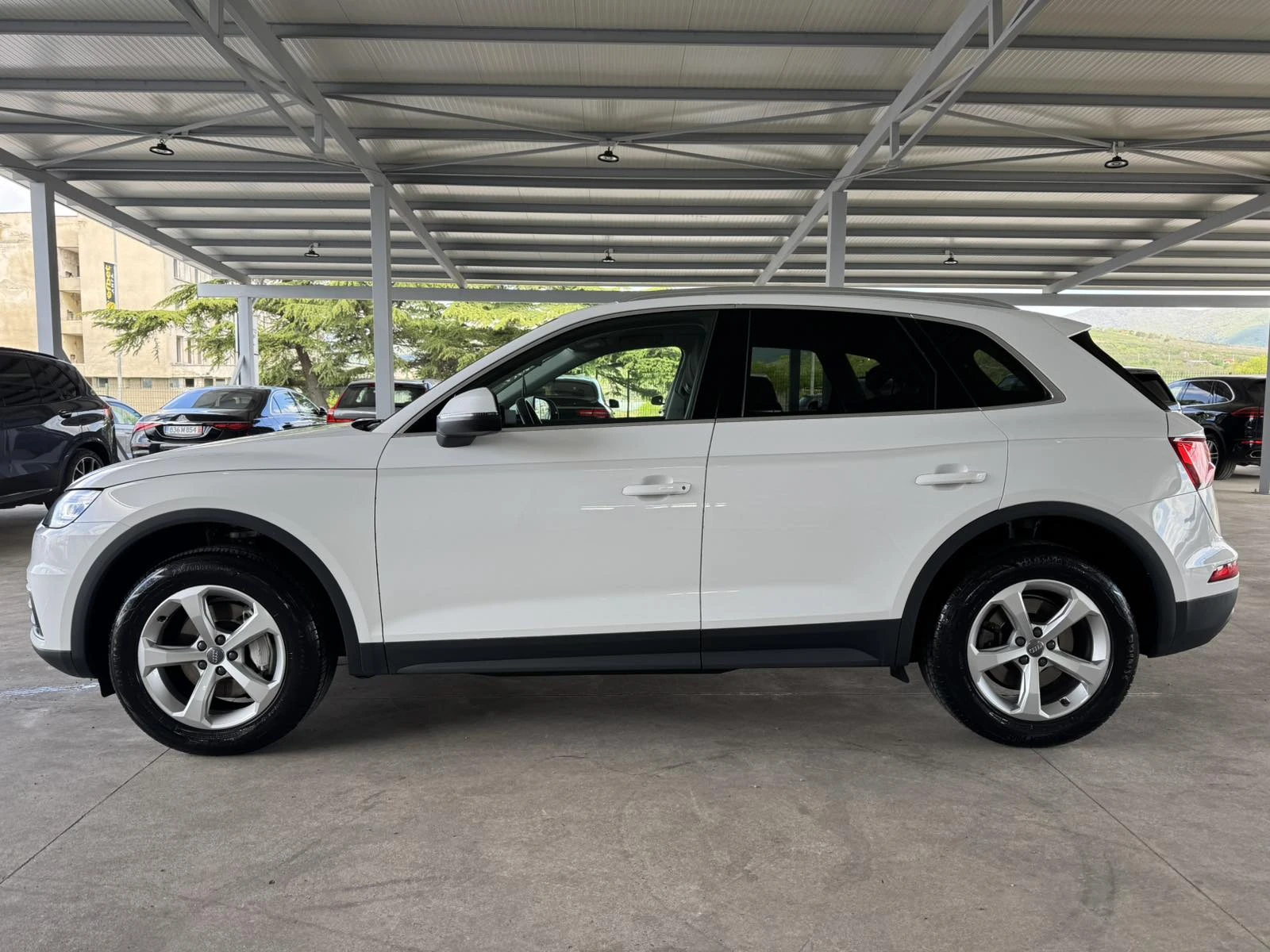 Audi Q5 40TDI* 190ps* quattro* НАВИ* КАМЕРА, снимка 2 - Автомобили и джипове - 54377878