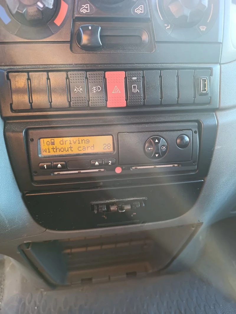 Iveco Daily Hpt, снимка 8 - Бусове и автобуси - 53139094