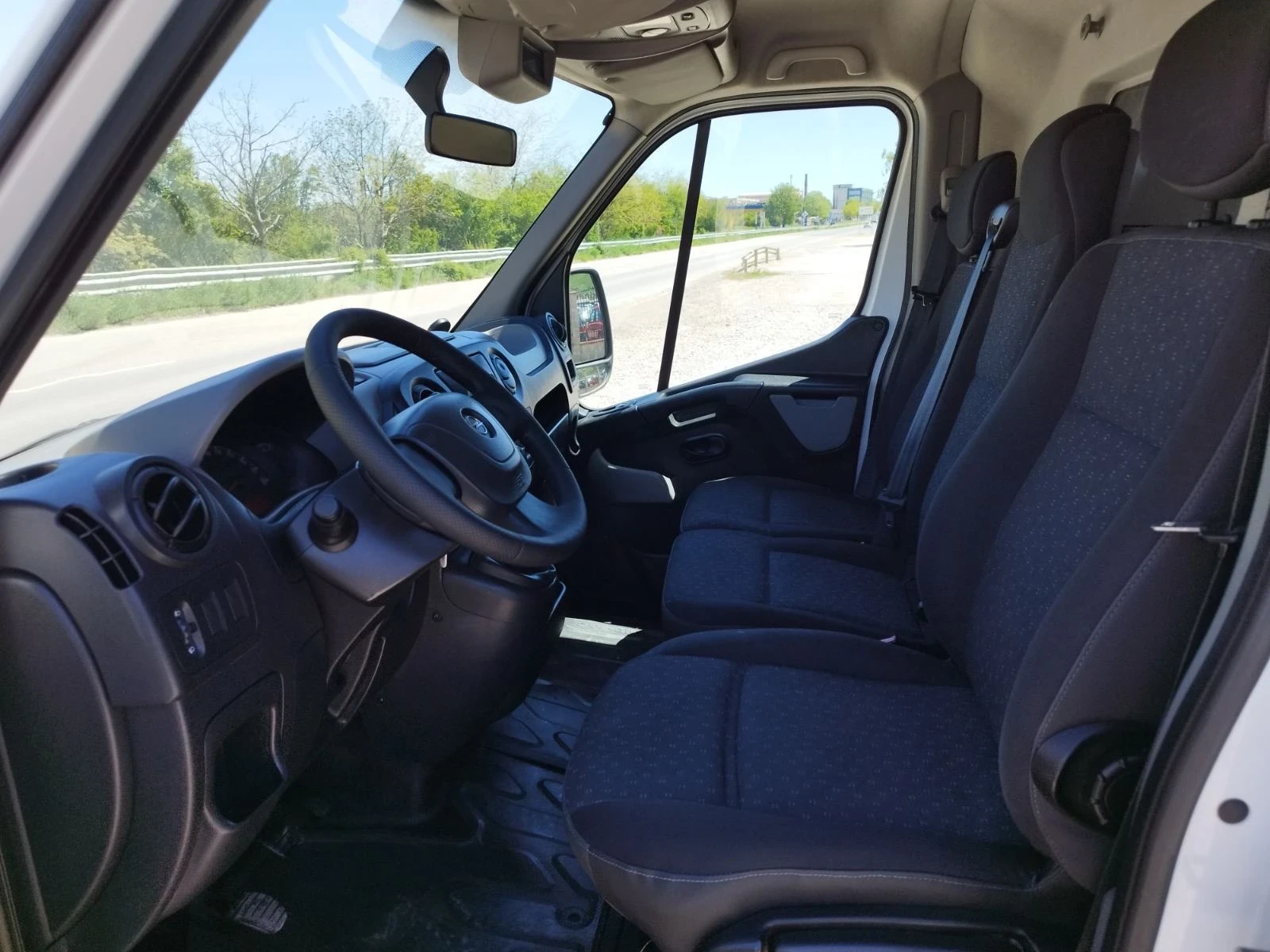 Renault Master 2.3 CDTI TOP, снимка 13 - Бусове и автобуси - 54319056