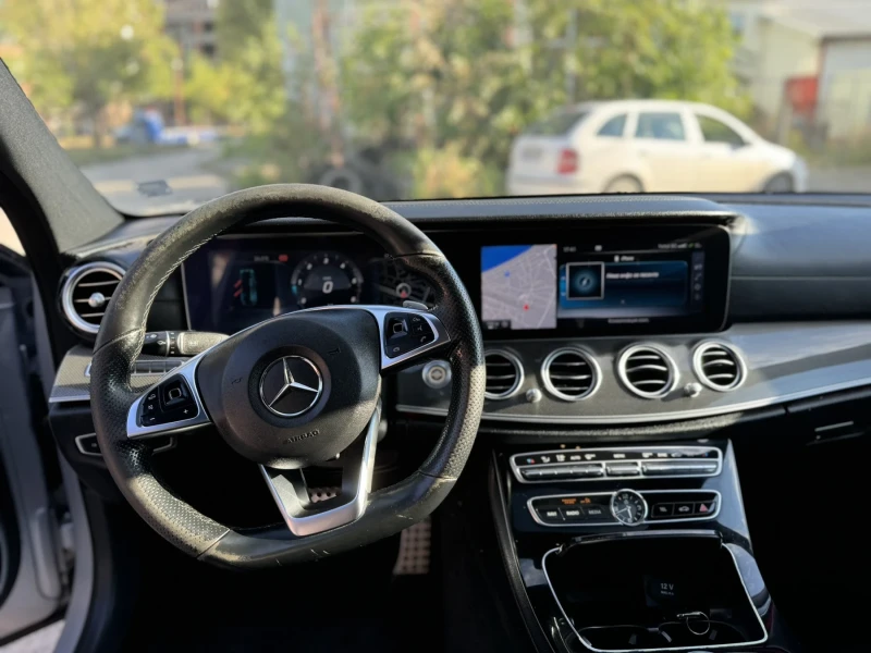 Mercedes-Benz E 220, снимка 12 - Автомобили и джипове - 47897347