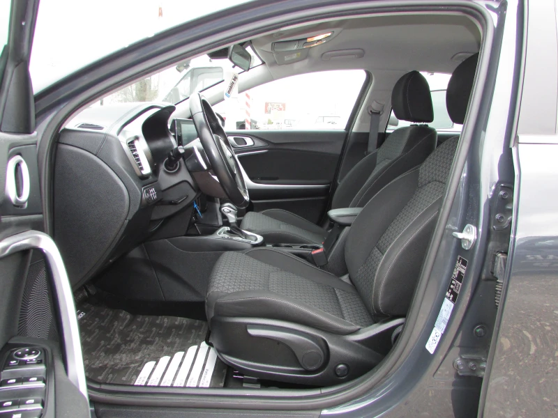 Kia Ceed 1.6CRDI MILD HYBRID, снимка 8 - Автомобили и джипове - 49774569