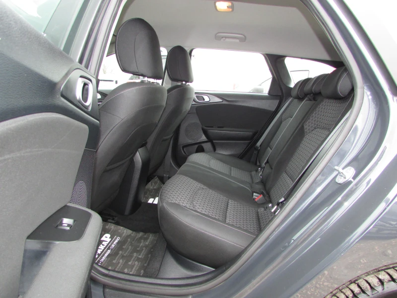 Kia Ceed 1.6CRDI MILD HYBRID, снимка 9 - Автомобили и джипове - 49774569