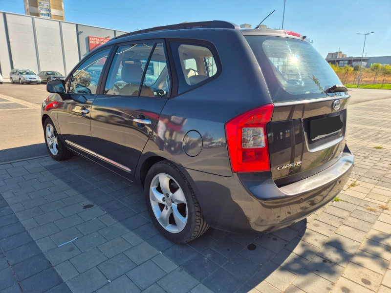 Kia Carens 2.0 CRDi, снимка 4 - Автомобили и джипове - 52636073