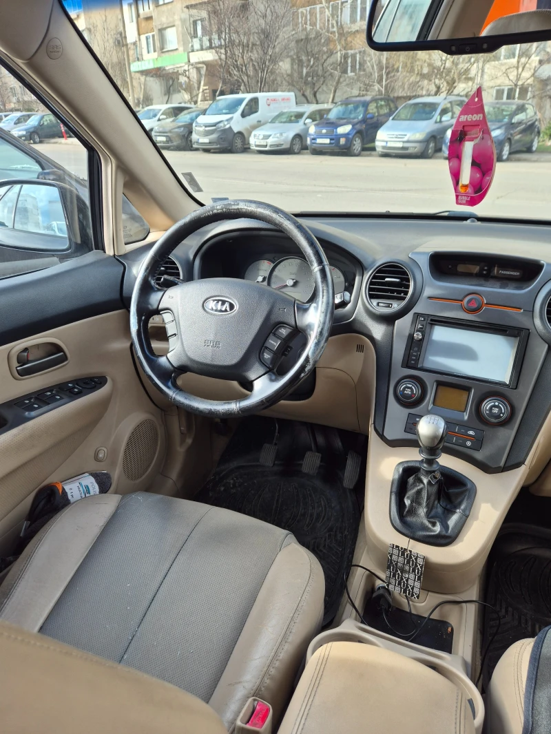 Kia Carens 2.0 CRDi, снимка 10 - Автомобили и джипове - 52636073