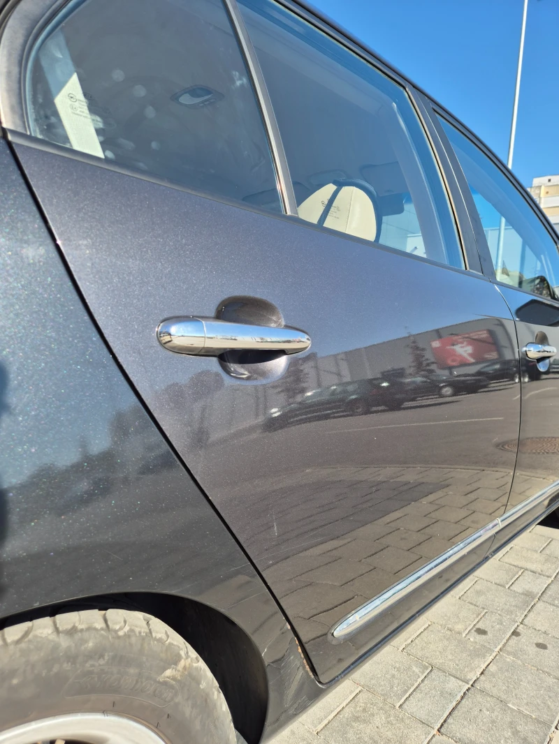 Kia Carens 2.0 CRDi, снимка 7 - Автомобили и джипове - 52636073