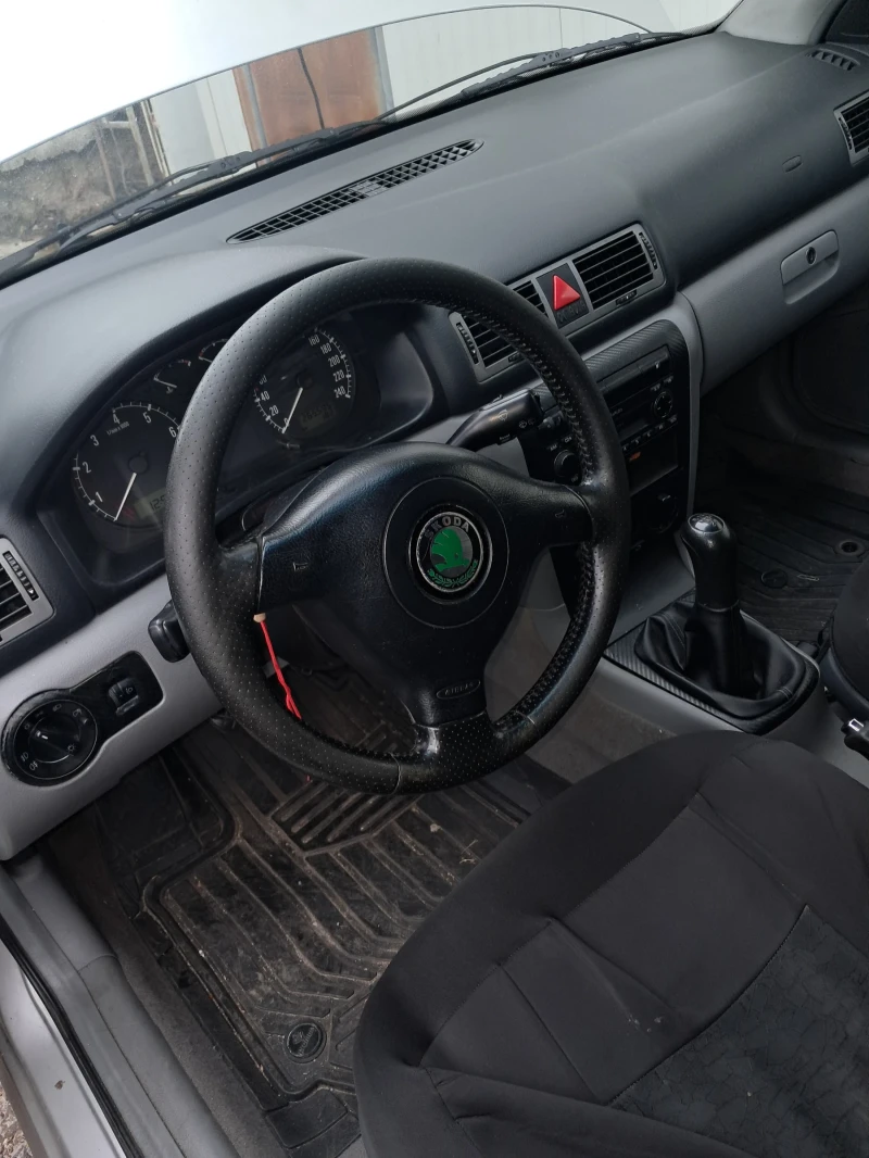 Skoda Octavia 1.8 турбо , снимка 8 - Автомобили и джипове - 52634819