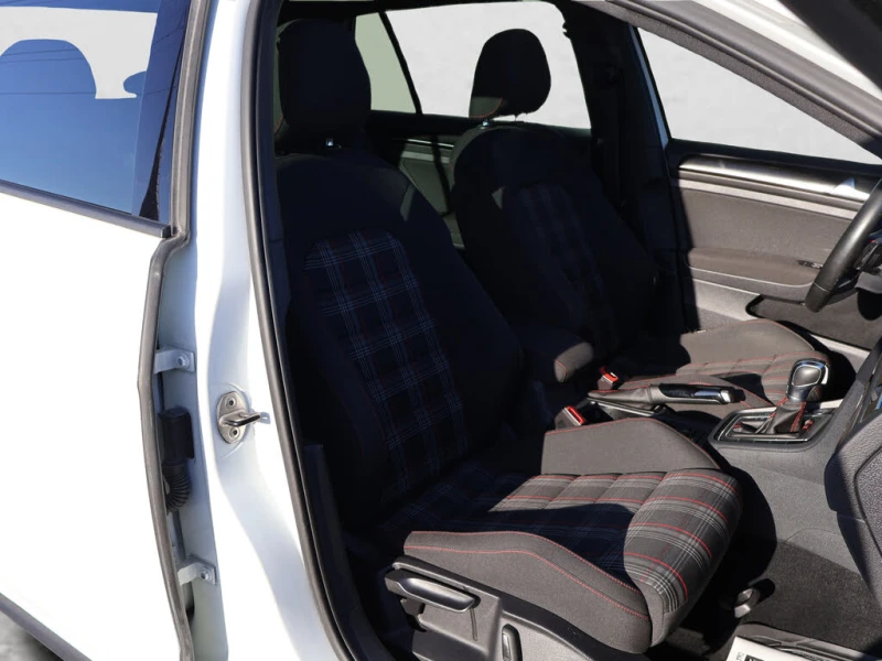 VW Golf 2.0T Autobahn 4-Door* АвтоКредит* (Цена до БГ) , снимка 10 - Автомобили и джипове - 53406879