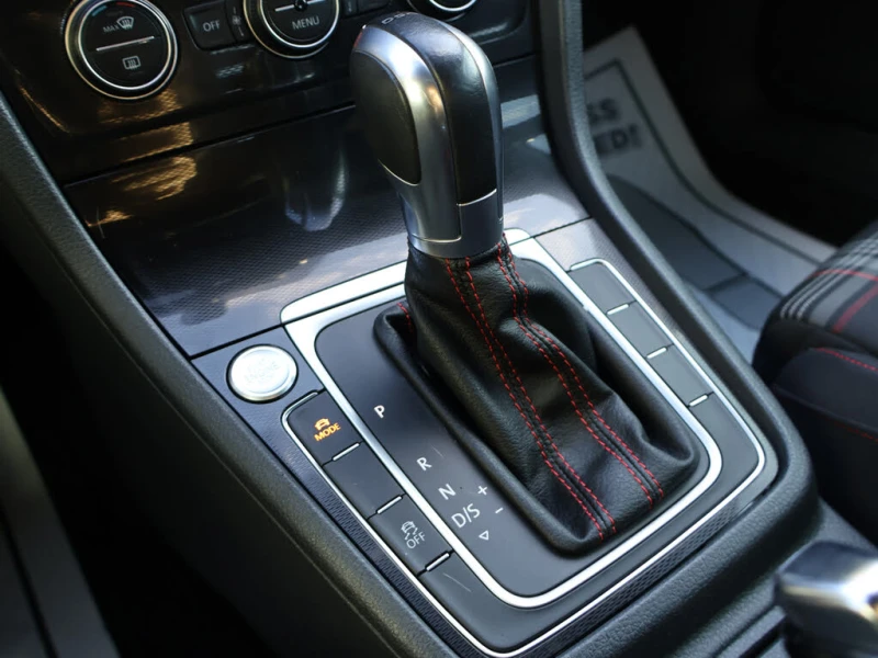 VW Golf 2.0T Autobahn 4-Door* АвтоКредит* (Цена до БГ) , снимка 8 - Автомобили и джипове - 53406879