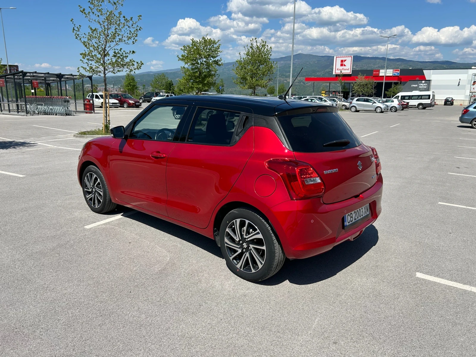Suzuki Swift Hybrid 14000км. Като нова. - изображение 5