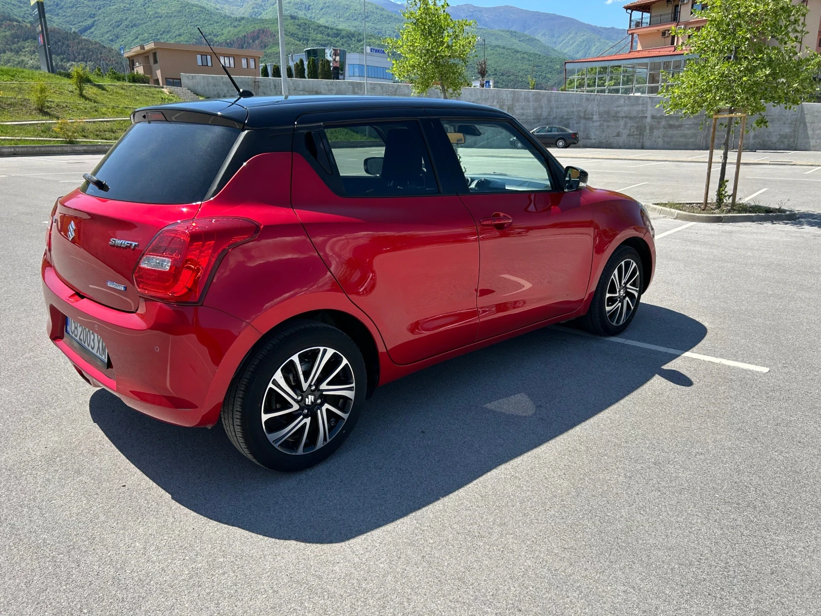 Suzuki Swift Hybrid 14000км. Като нова. - изображение 7