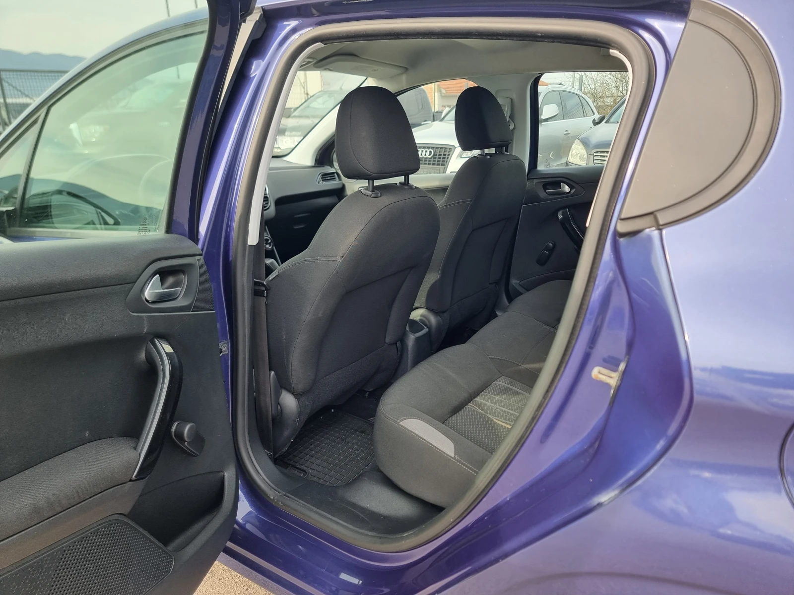Peugeot 208 1.6E-HDI | Mobile.bg � ����������� 11