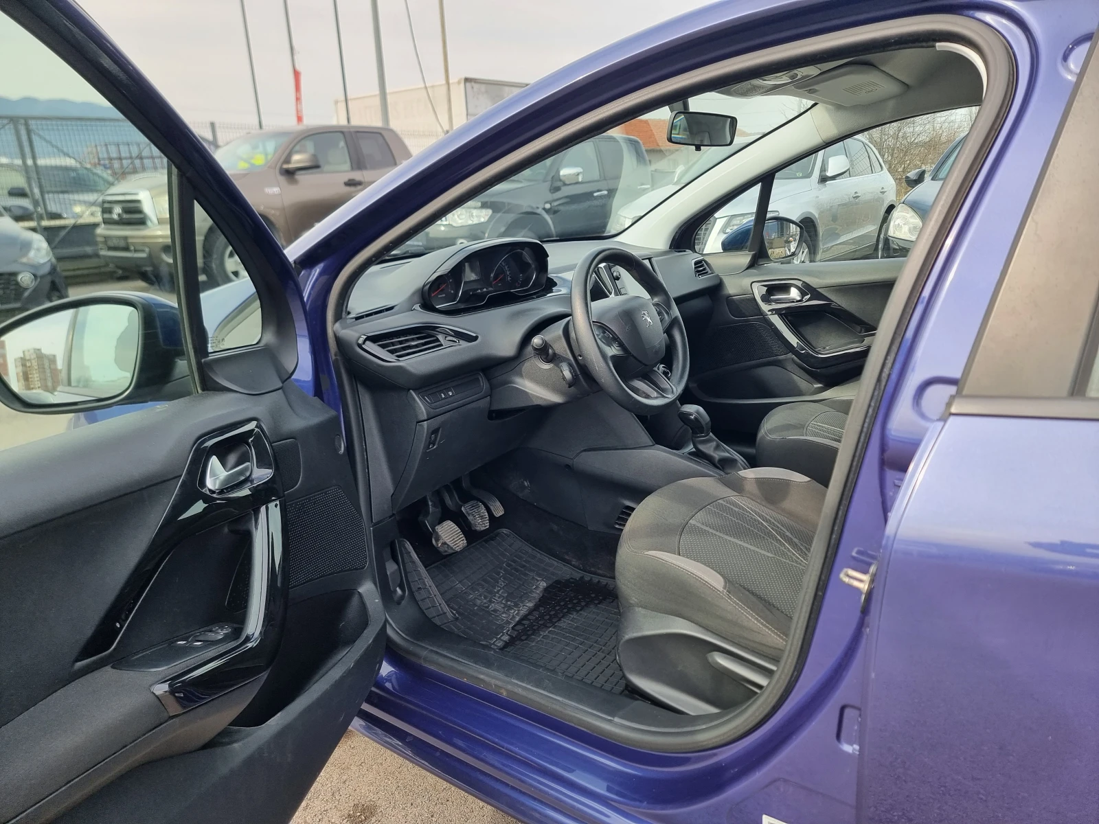 Peugeot 208 1.6E-HDI - изображение 10