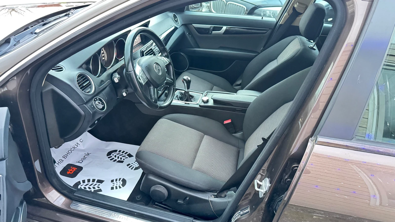 Mercedes-Benz C 250 Като нова , снимка 9 - Автомобили и джипове - 54083571