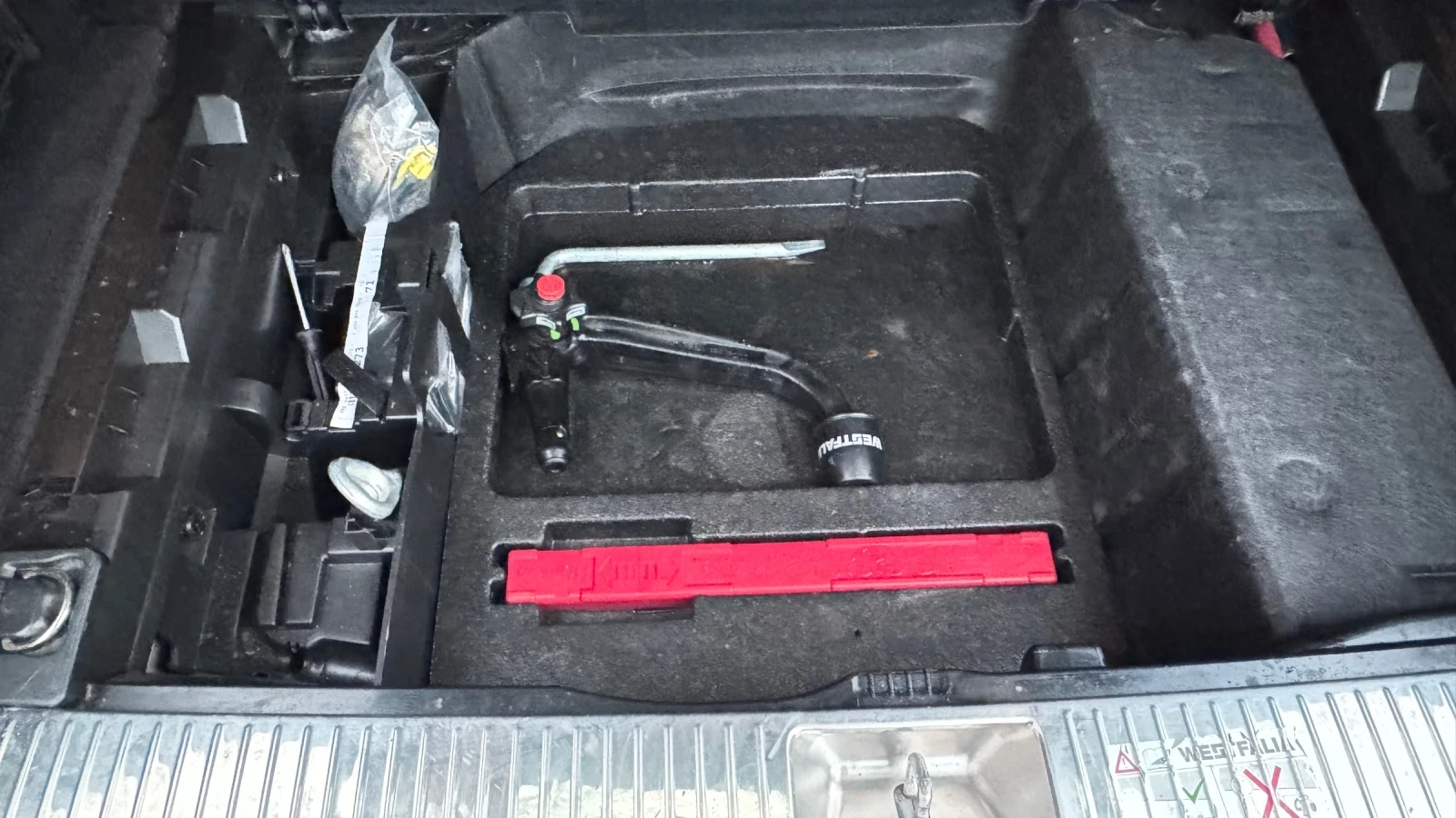 Mercedes-Benz C 250 Като нова , снимка 14 - Автомобили и джипове - 54083571