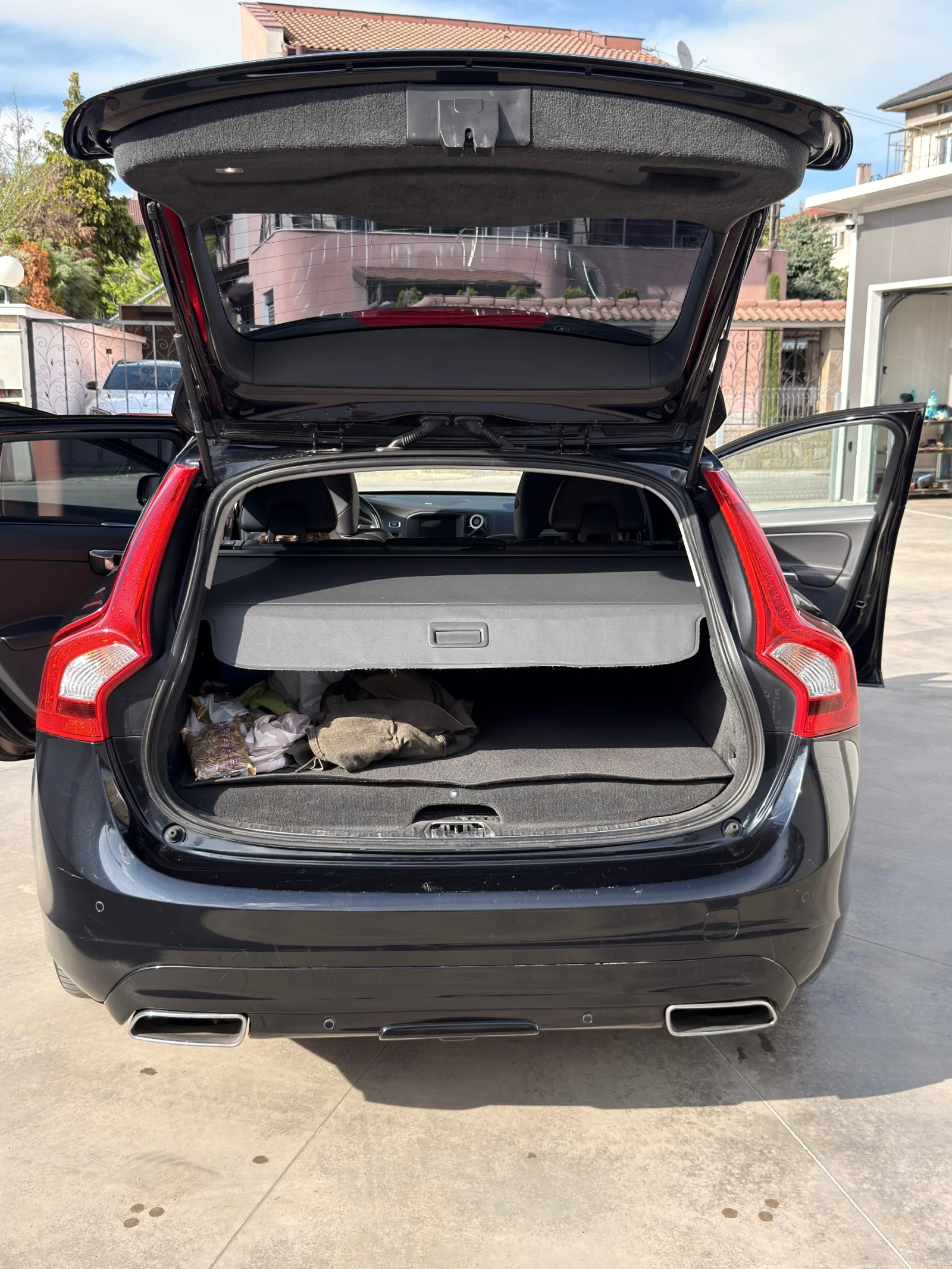 Volvo V60 D6 Plug-in Hybrid, снимка 16 - Автомобили и джипове - 54528765