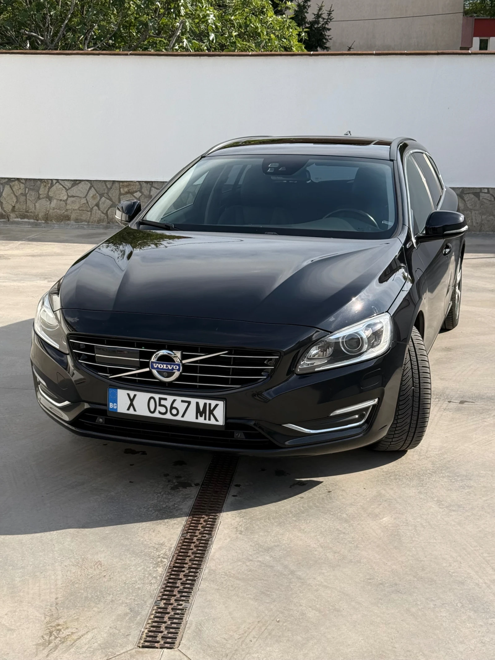 Volvo V60 D6 Plug-in Hybrid, снимка 2 - Автомобили и джипове - 54528765