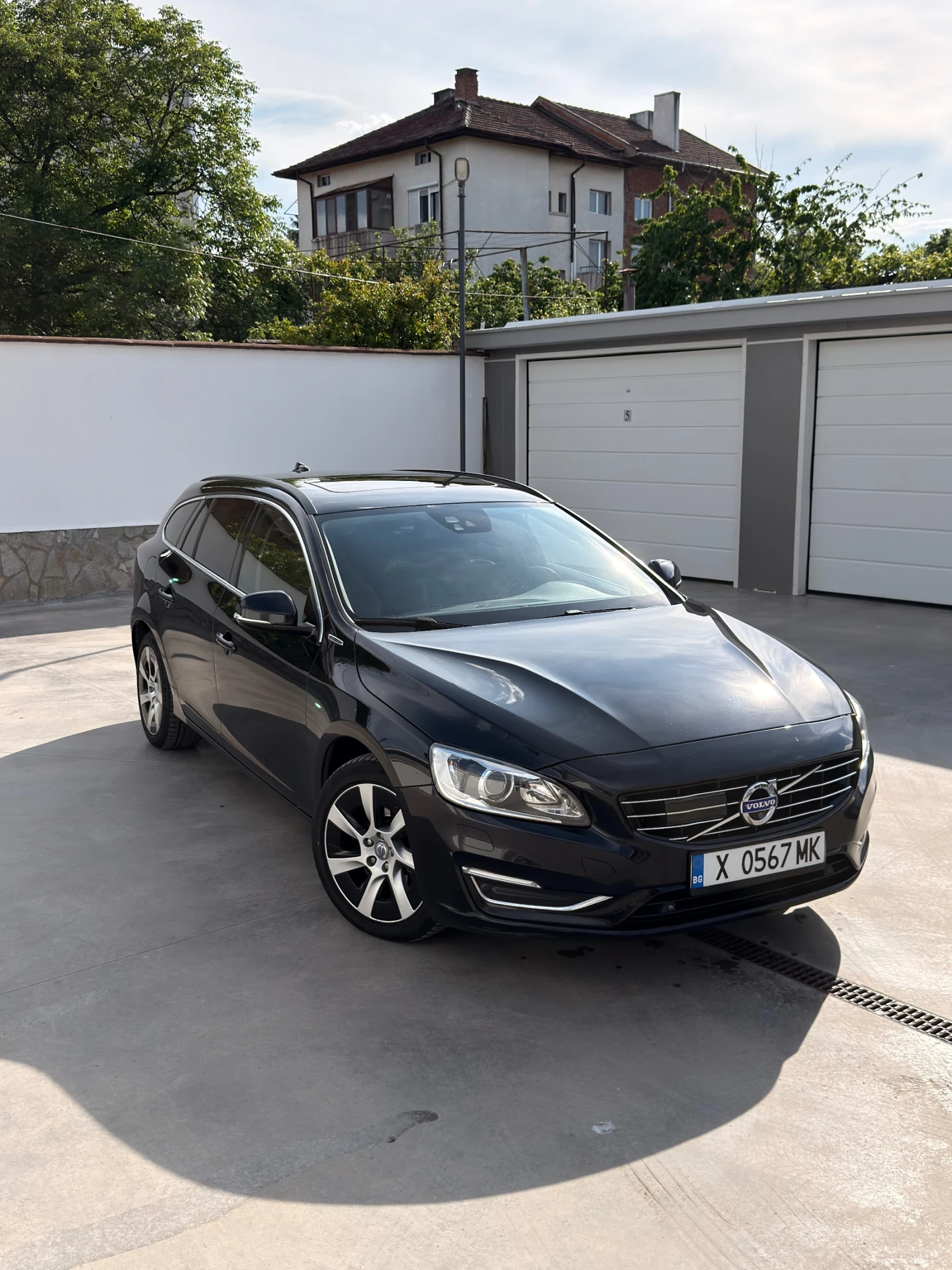 Volvo V60 D6 Plug-in Hybrid, снимка 3 - Автомобили и джипове - 54528765