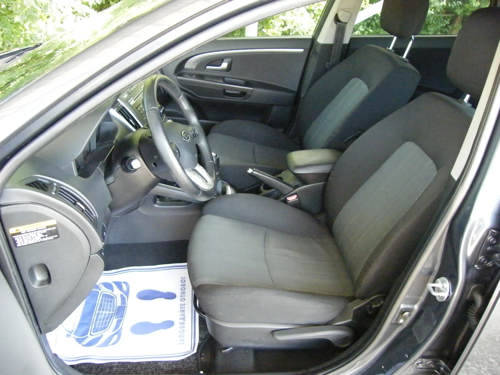 Kia Ceed 1.6, снимка 10 - Автомобили и джипове - 55649647