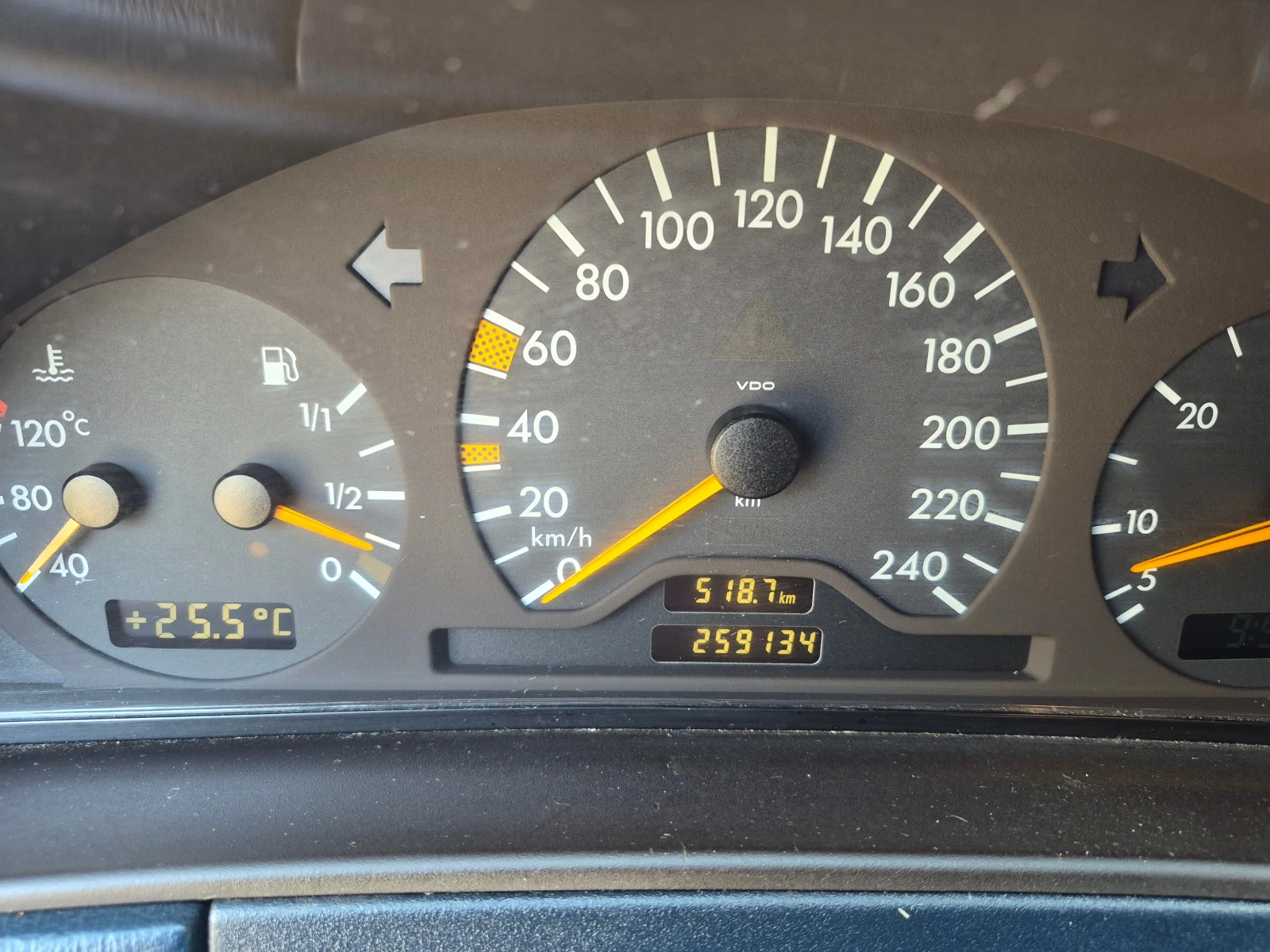 Mercedes-Benz E 220 CDI, снимка 5 - Автомобили и джипове - 55888835