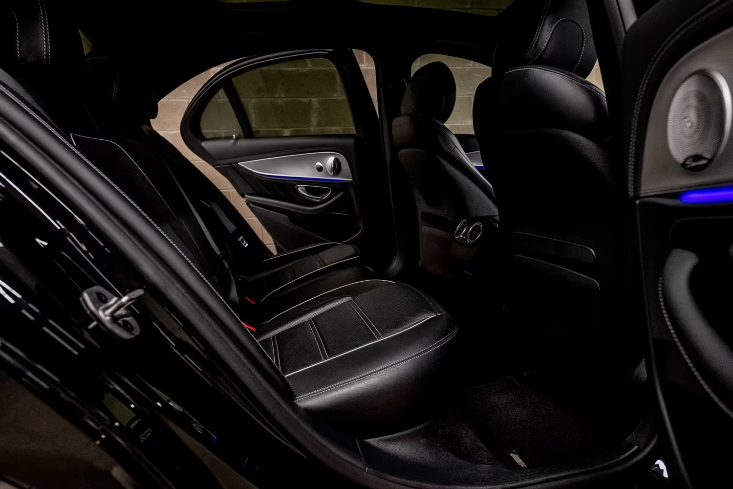 Mercedes-Benz E 63 AMG S/AMG/612HP/4M/360/HUD/MEMO/CPLAY/336h, снимка 10 - Автомобили и джипове - 56114286