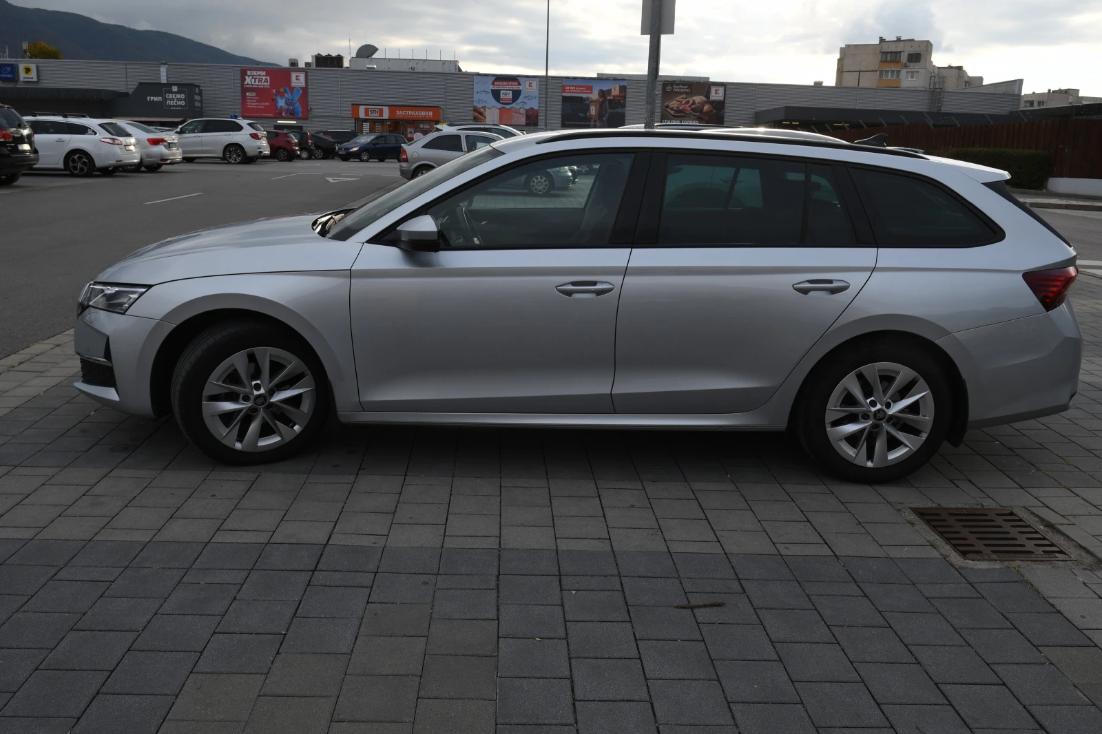 Skoda Octavia 1.5TFSI, снимка 2 - Автомобили и джипове - 56578429