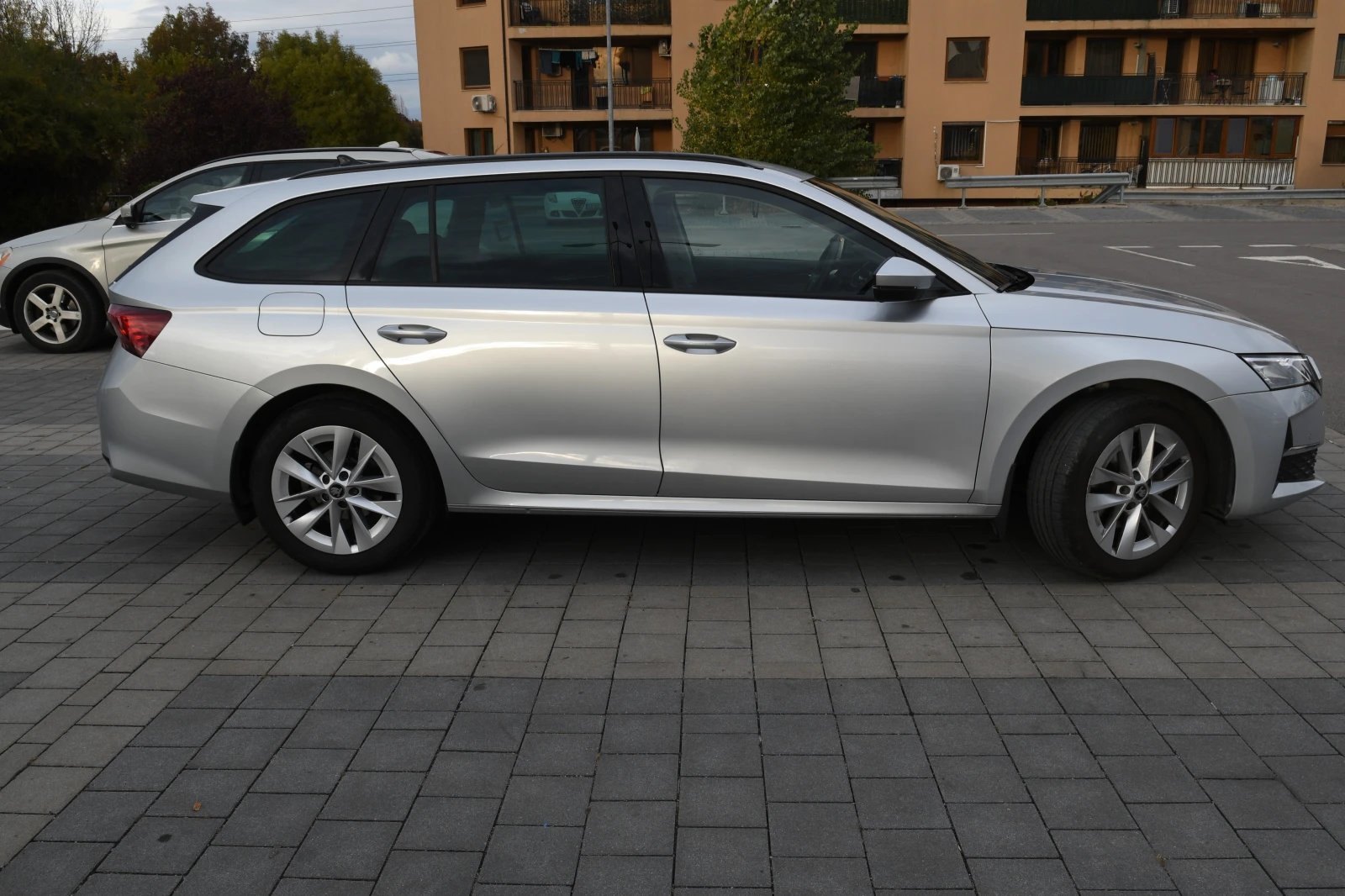 Skoda Octavia 1.5TFSI, снимка 3 - Автомобили и джипове - 56578429