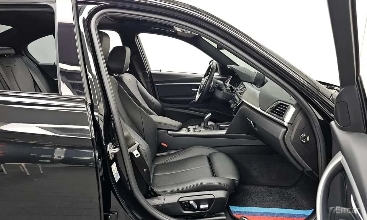 BMW 320 d M Sport Shadow * ФИНАНСИРАНЕ, снимка 11 - Автомобили и джипове - 56663081