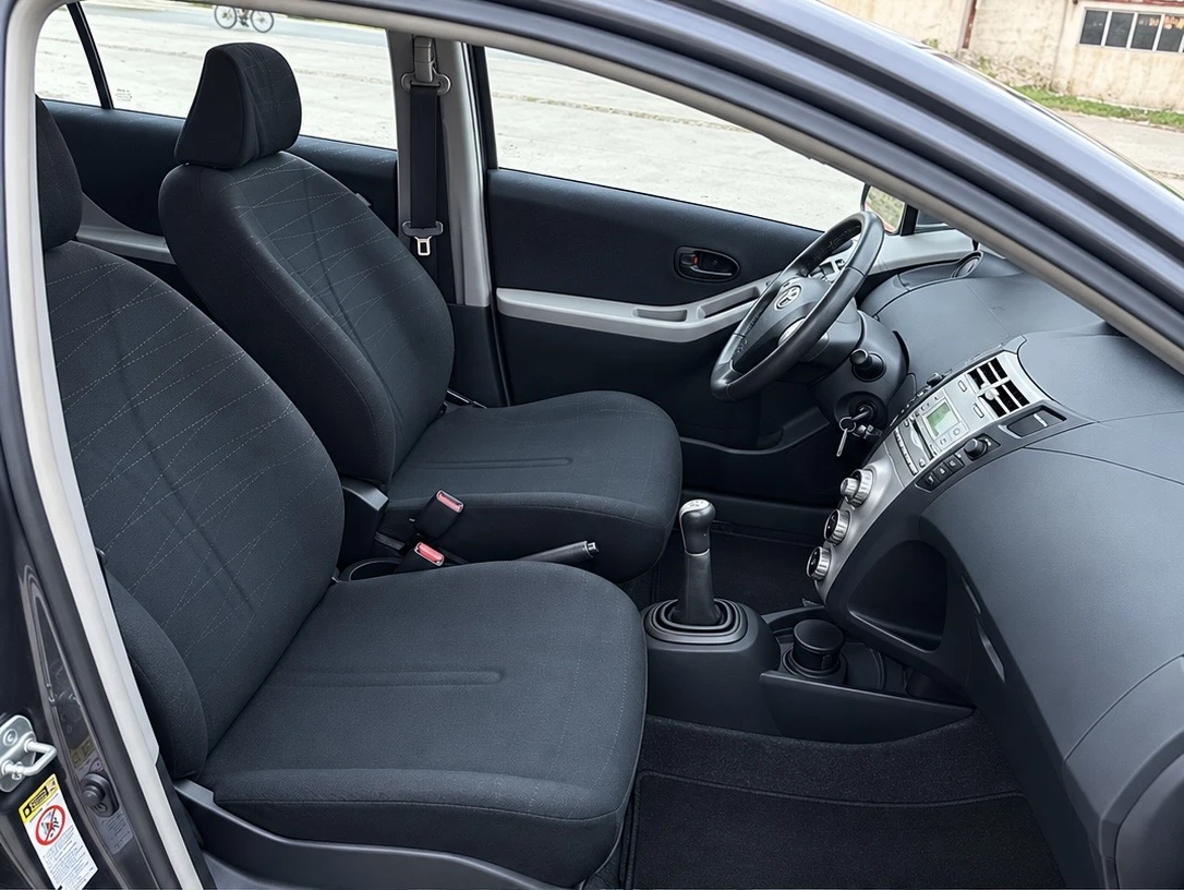 Toyota Yaris 1.0 Бензин, снимка 7 - Автомобили и джипове - 56728510
