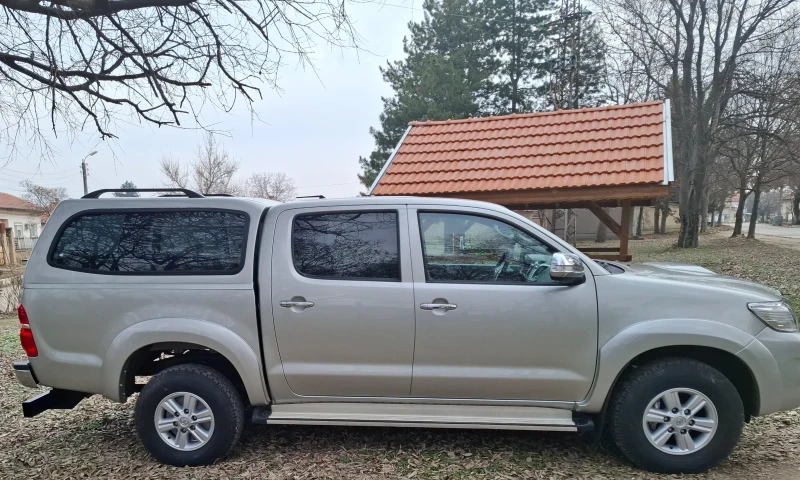 Toyota Hilux, снимка 3 - Автомобили и джипове - 49110336