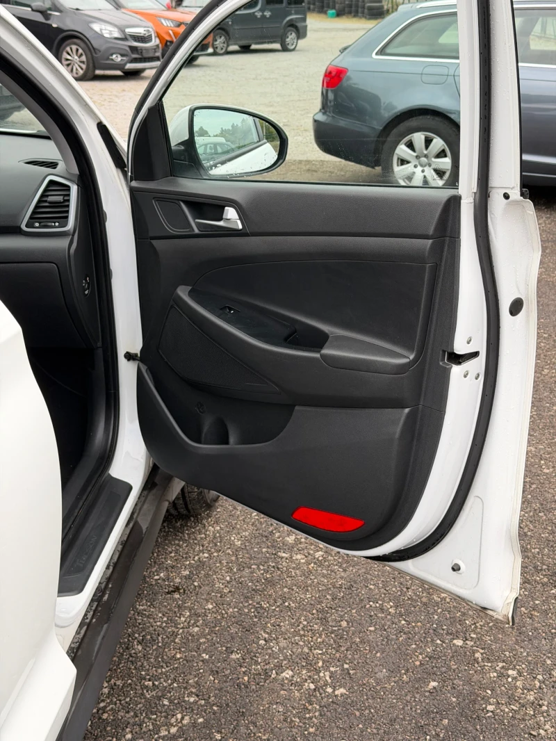 Hyundai Tucson 1.6i EURO6 Уникат!!! Реални км!!! , снимка 9 - Автомобили и джипове - 52057723