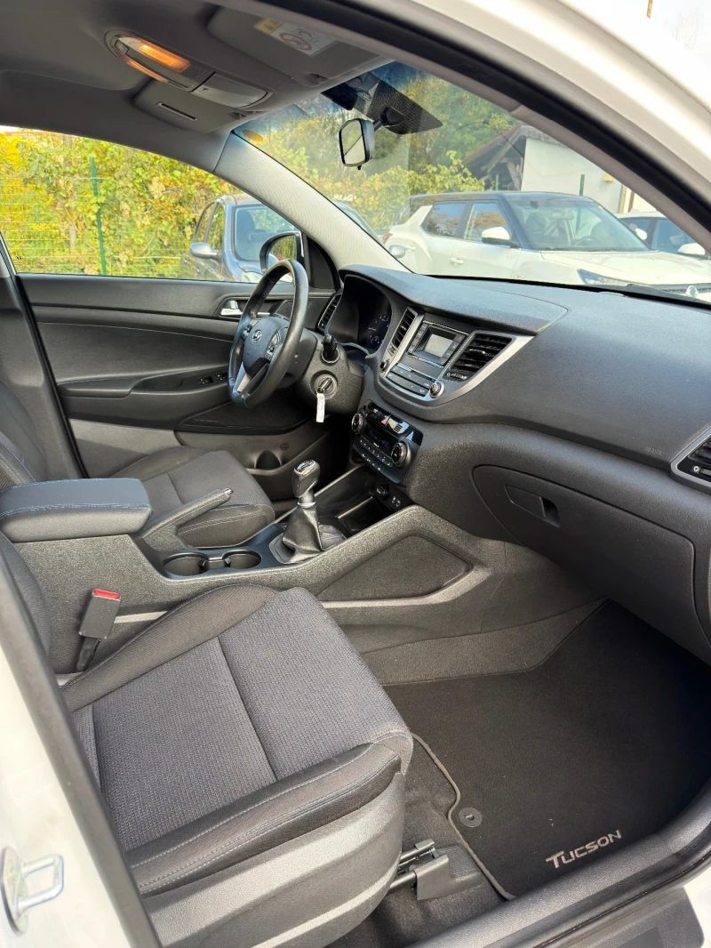 Hyundai Tucson 1.6i EURO6 Уникат!!! Реални км!!! , снимка 12 - Автомобили и джипове - 52057723