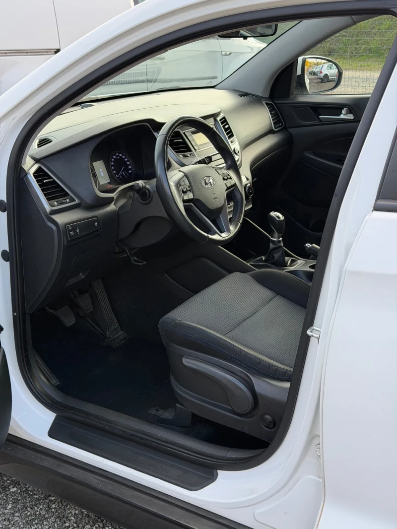 Hyundai Tucson 1.6i EURO6 Уникат!!! Реални км!!! , снимка 10 - Автомобили и джипове - 52057723