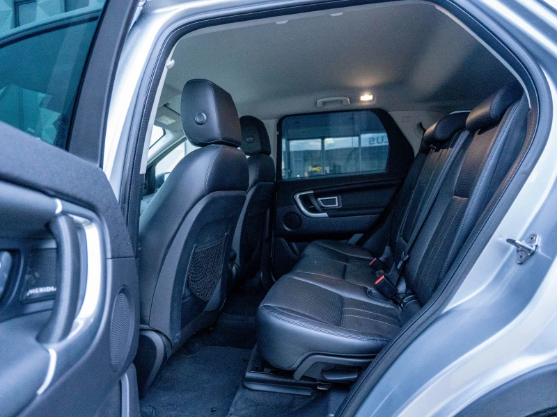 Land Rover Discovery Sport 180 кс Distronic, снимка 11 - Автомобили и джипове - 52651764