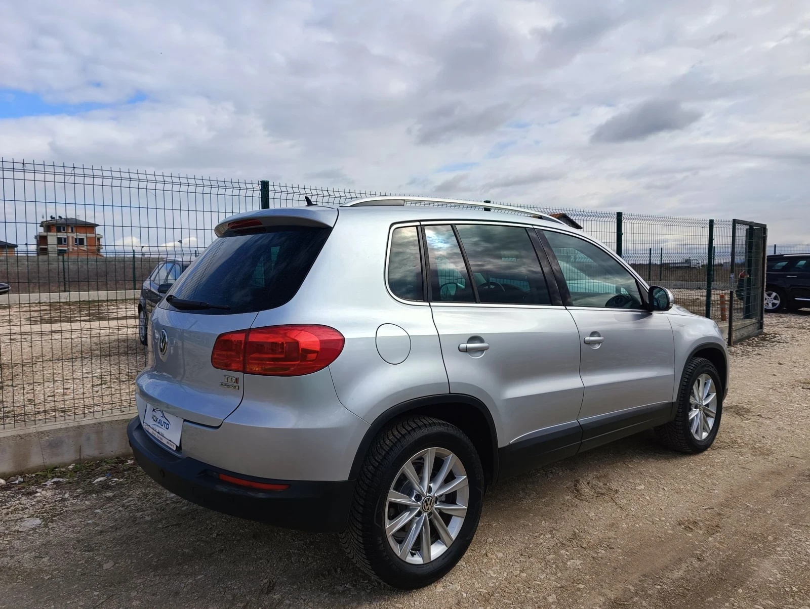 VW Tiguan 2.0 ТОП СЪСТОЯНИЕ  - изображение 10