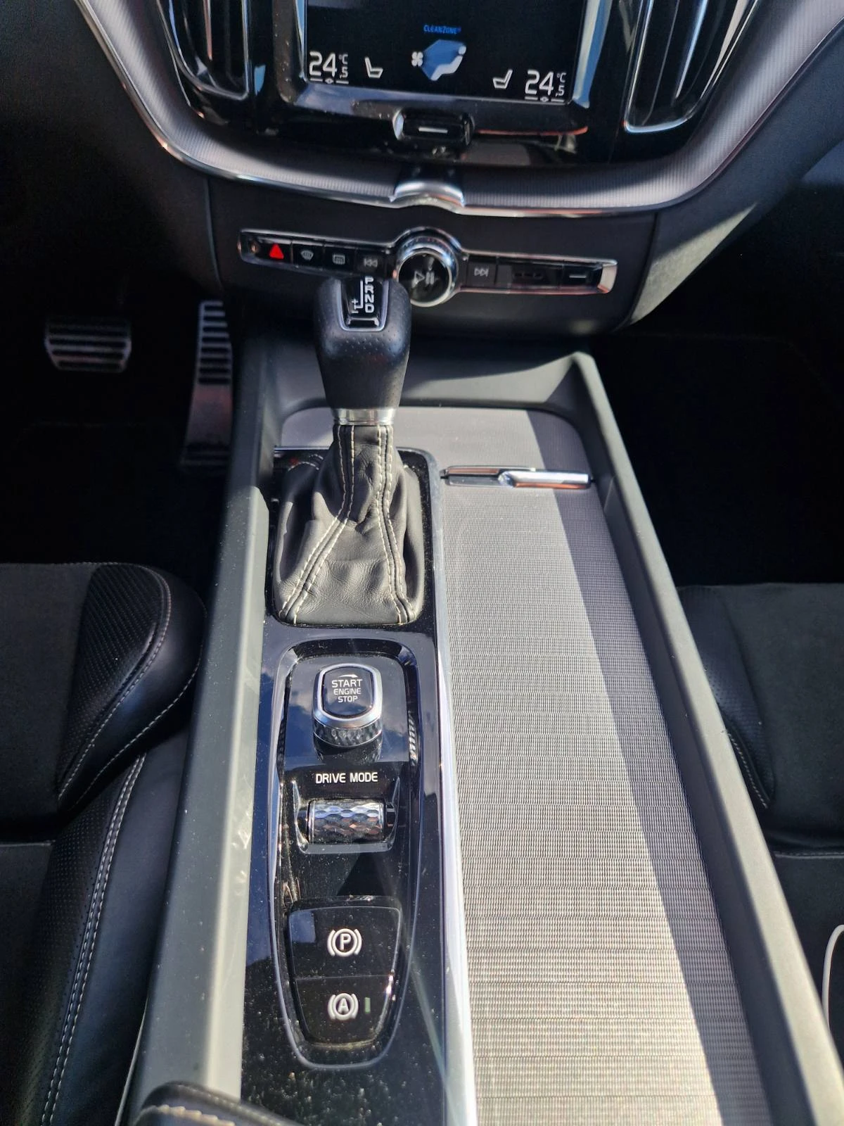 Volvo XC60 R LINE, снимка 11 - Автомобили и джипове - 54778960