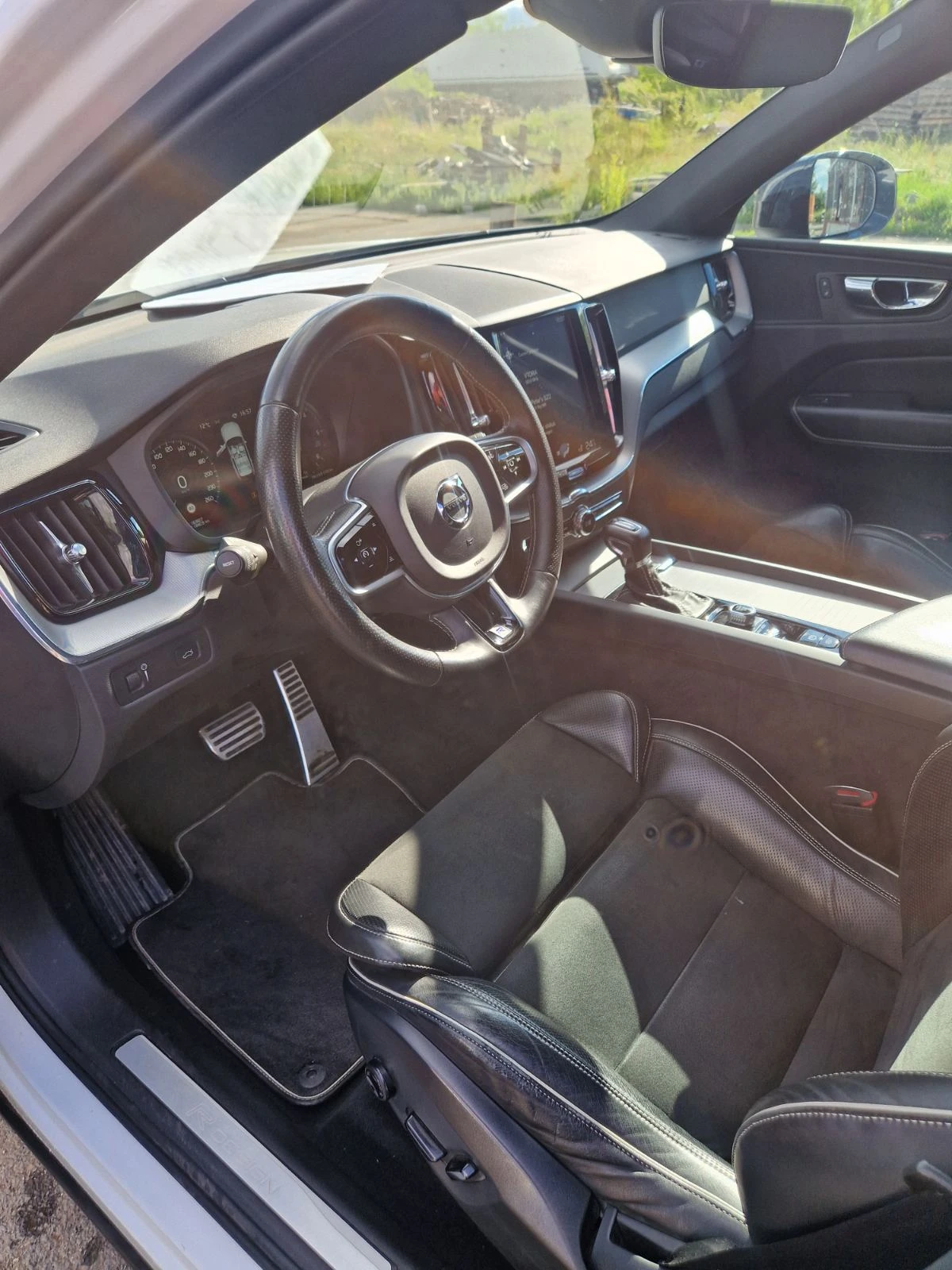 Volvo XC60 R LINE, снимка 4 - Автомобили и джипове - 54778960