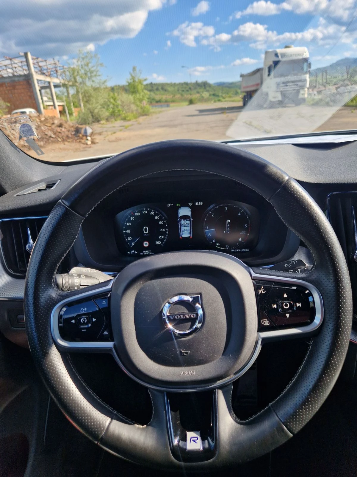 Volvo XC60 R LINE, снимка 16 - Автомобили и джипове - 54778960