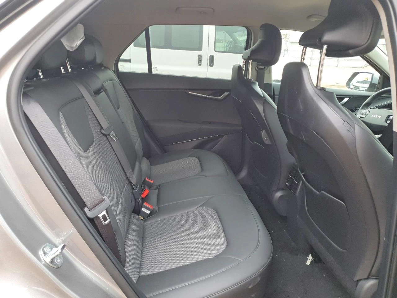 Kia Niro EV Wind, снимка 10 - Автомобили и джипове - 54152865