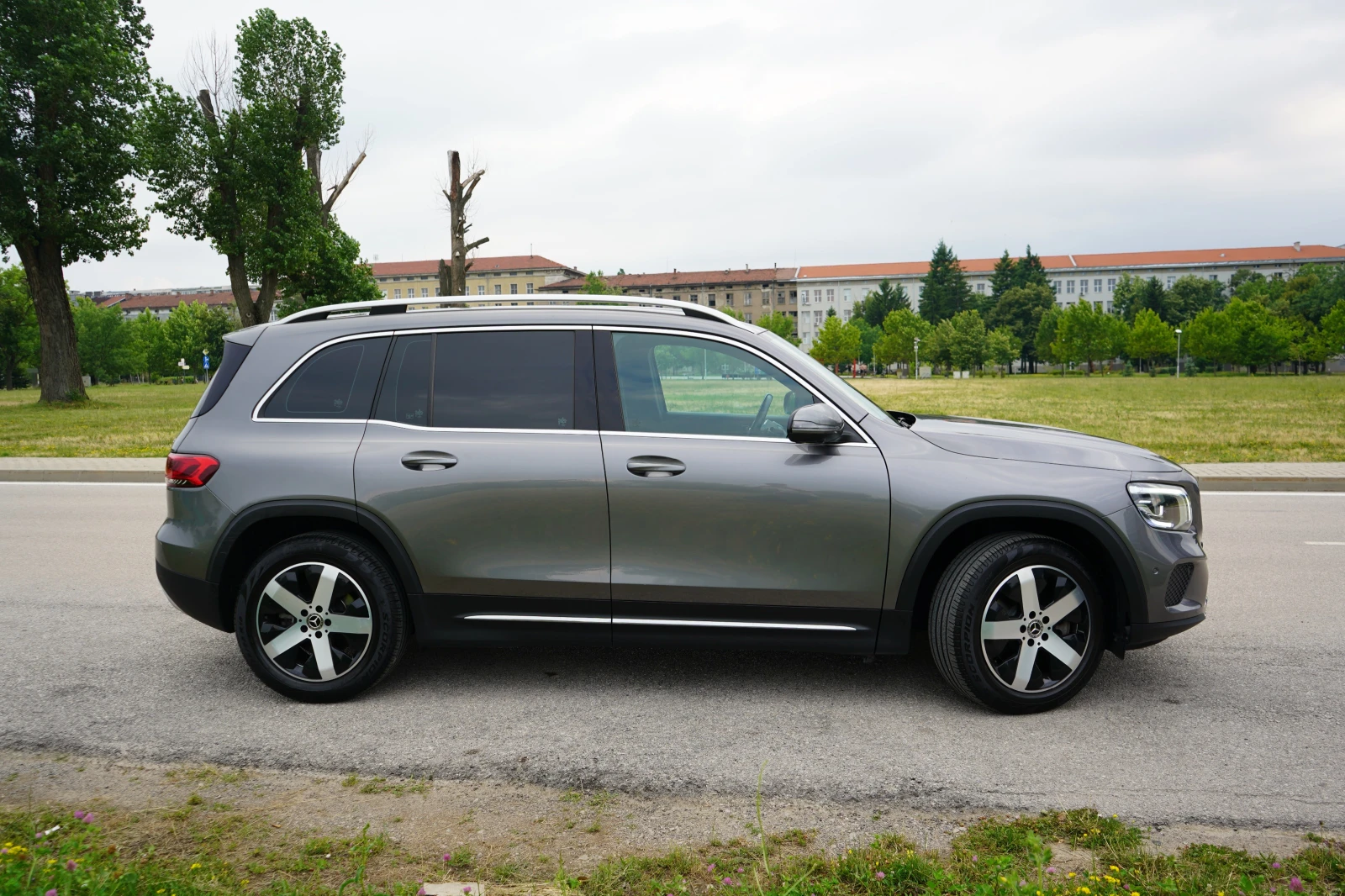 Mercedes-Benz GLB 220 4MATIC / Burmester / 360 / MULTIBEAM LED, снимка 7 - Автомобили и джипове - 54979838