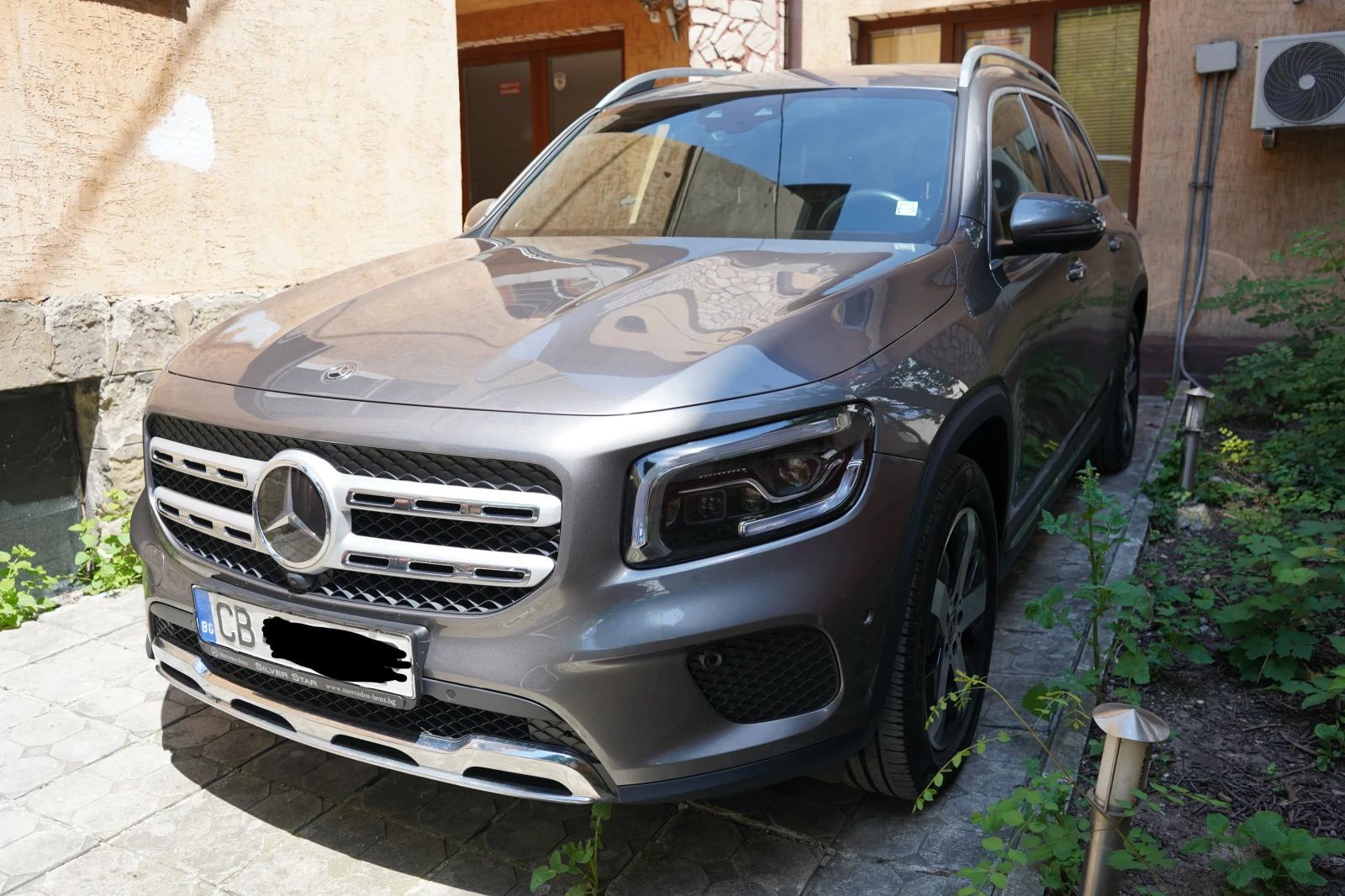 Mercedes-Benz GLB 220 Mercedes GLB 220d 4MATIC / Burmester / 360  / LED , снимка 3 - Автомобили и джипове - 54979838